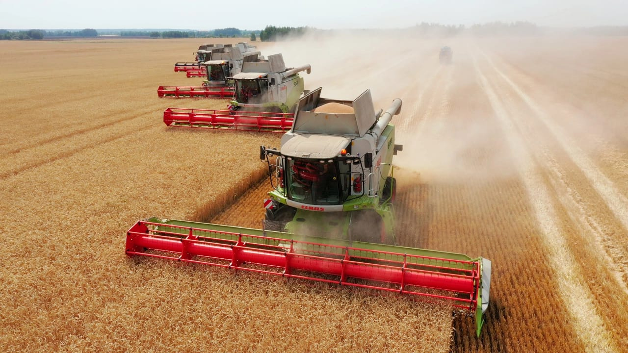 В сентябре был собран рекордный урожай. Сбор урожая. Сельхозпроизводители. Оборудование для сбора урожая пшеницы. Сбор зерновых.